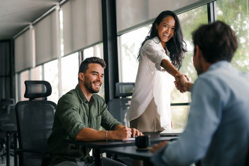 Meeting von 3 Personen